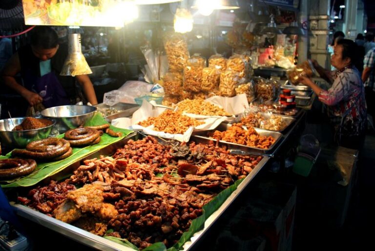 chiang_mai_gate_market