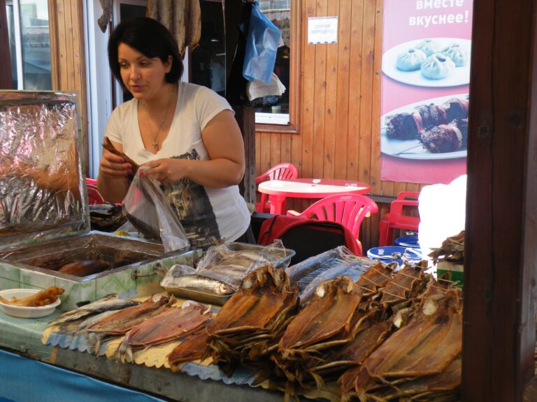 fish-marketTranssib, Transsibirische Eisenbahn: Baikalbahn Transsib, Transsibirische Eisenbahn: Fischmarkt Listwjanka