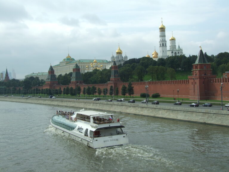 iktjul2013-890 Moskau Go East