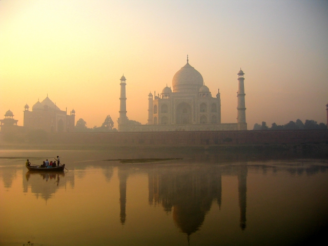 taj_mahal_reflection_on_yamuna_river_agra Go East Reisen Taj Mahal