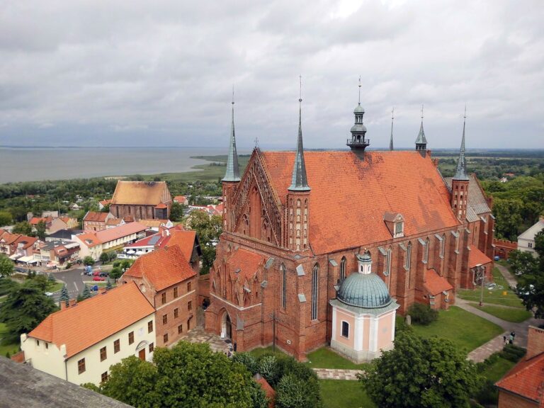 andreasga-mrs-burger-cathedral-2659954_1280 Frauenburg, Frombork, Radreise Danzig-Masuren