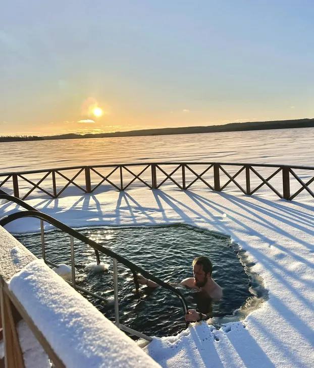 eisschwimmen Skilanglauf Nordkarelien Finnland Winterreise