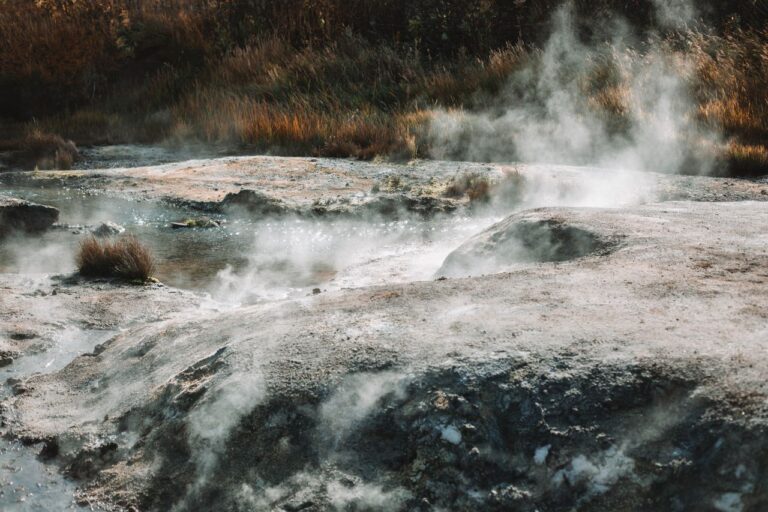 pexels-roman-odintsov-4555535 Thermalquellen Kamtschatka Rundreise