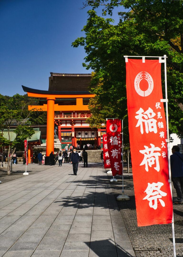 pexels-travel-with-lenses-734723610-31152899 Kyoto Fushimi Inari Schrein Japan Rundreise